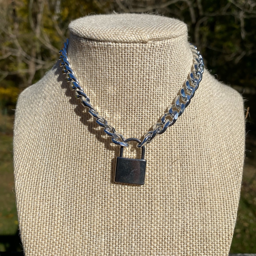 Cute chunky lock/ chain necklace choker